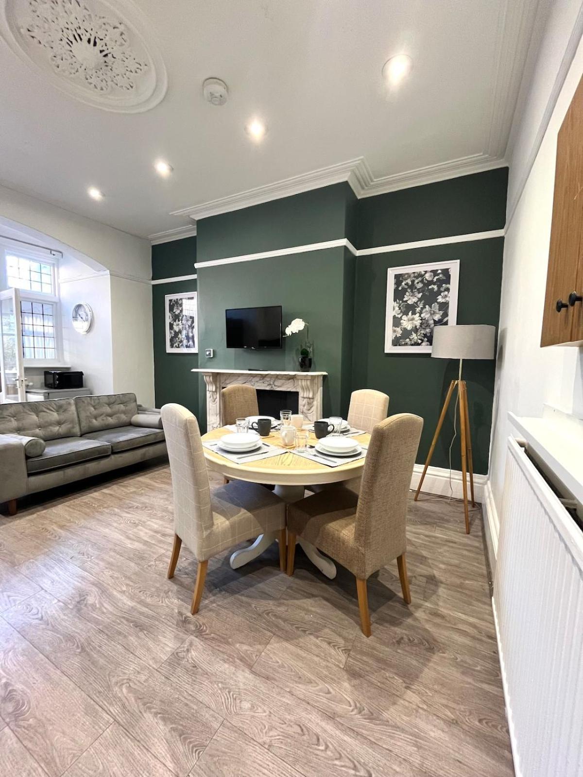 Stylish Home From Home In Derby - Great For Contractors, Groups & Families With Free Parking Екстериор снимка